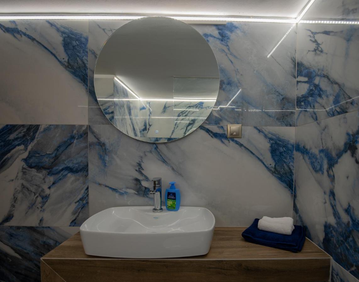 Max Blue Apartment, A Stay Like No Other El Pireo Exterior foto